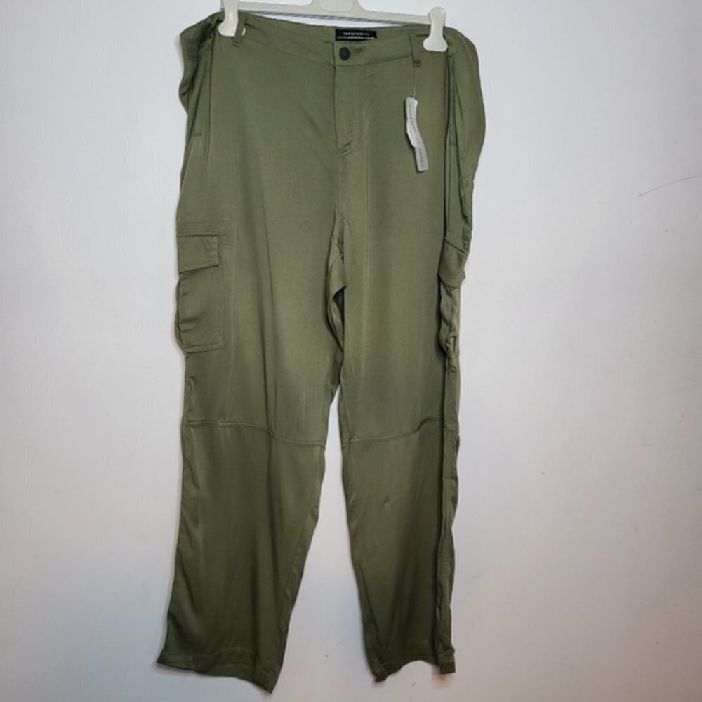 Penningtons Slightly Curvy Fit Straight Leg Cargo Pant Size 24